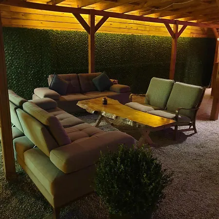 Dom wakacyjny Bungalow With Shared Garden Near In Cinarcik *